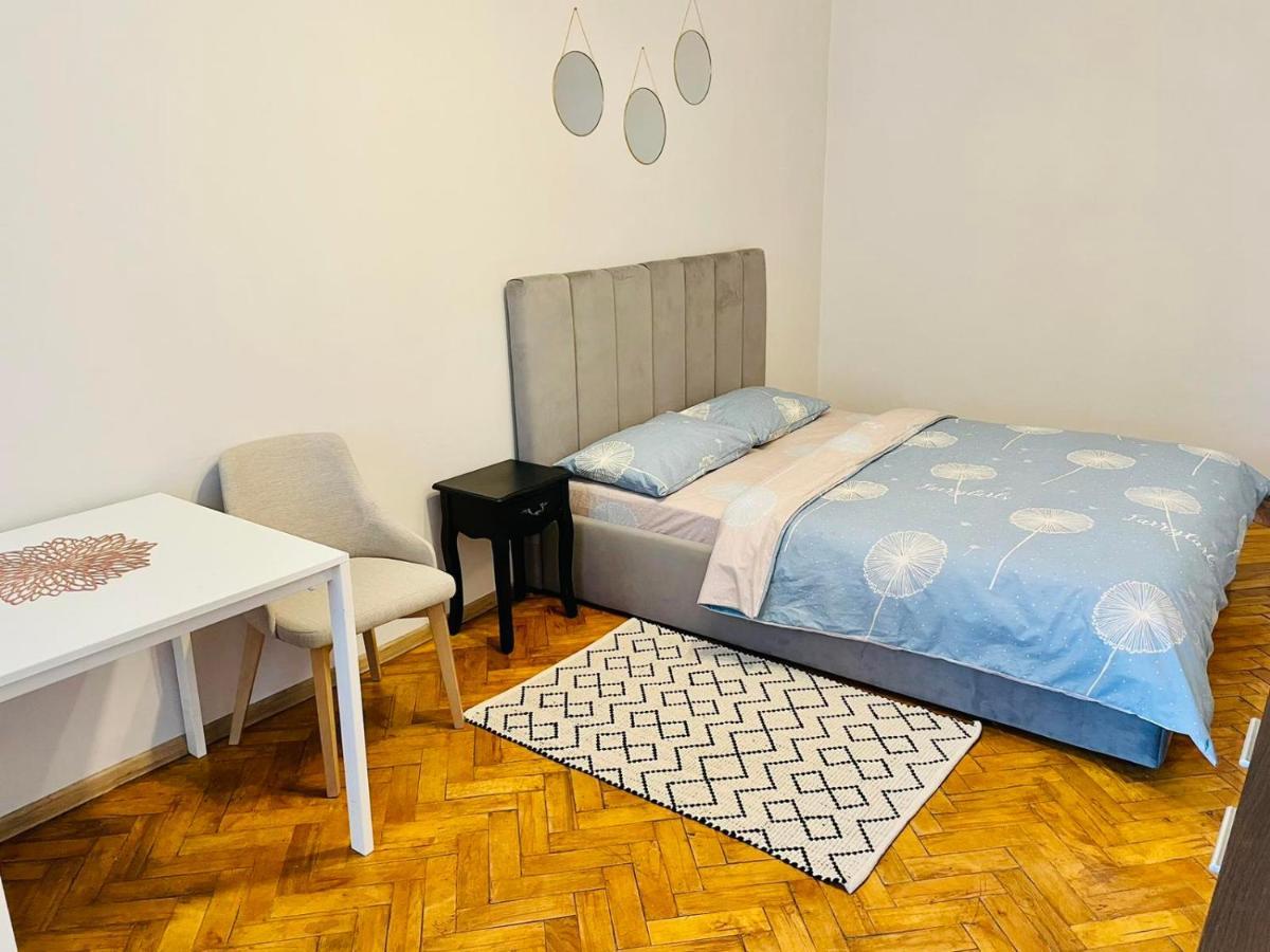 Джерельна 25, Апартаменти В Центрі З Двома Ізольованими Спальнями Lviv Exterior photo