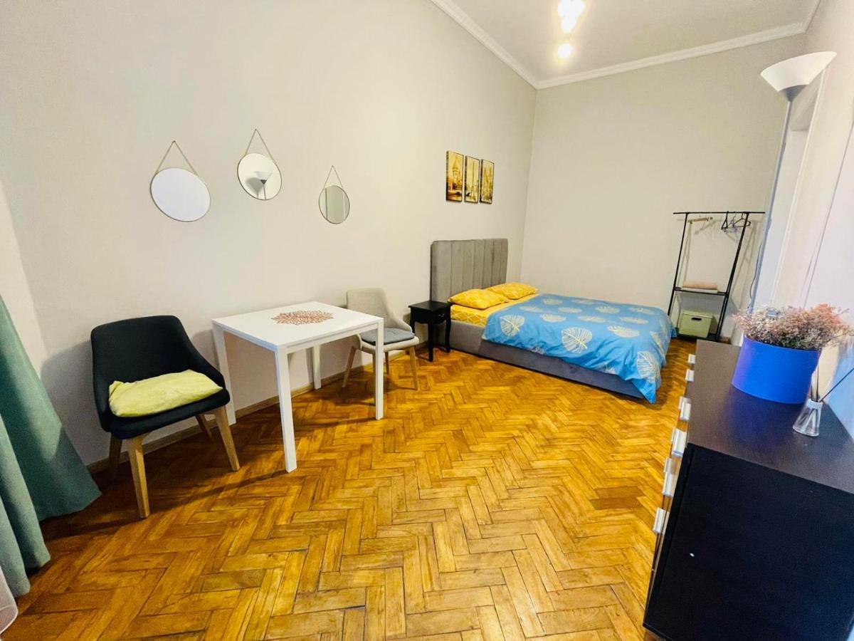 Джерельна 25, Апартаменти В Центрі З Двома Ізольованими Спальнями Lviv Exterior photo
